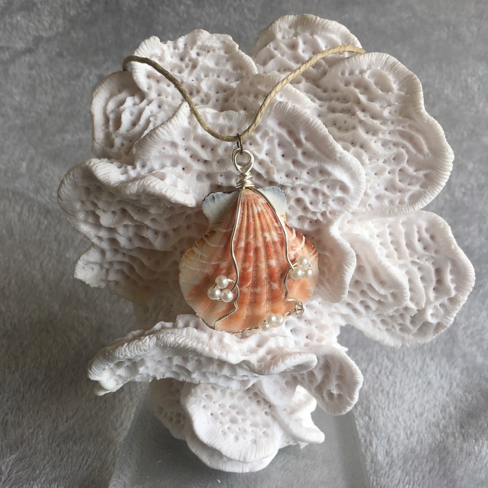 Handmade shell and faux pearl necklace.